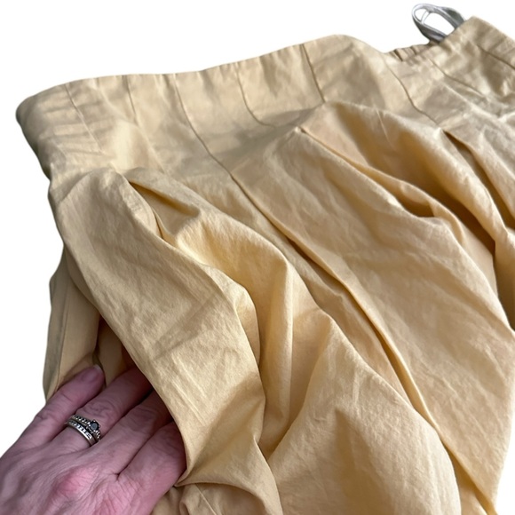 Free People paper bag pull on shorts, women’s size large. Has pockets- cotton - Picture 7 of 14